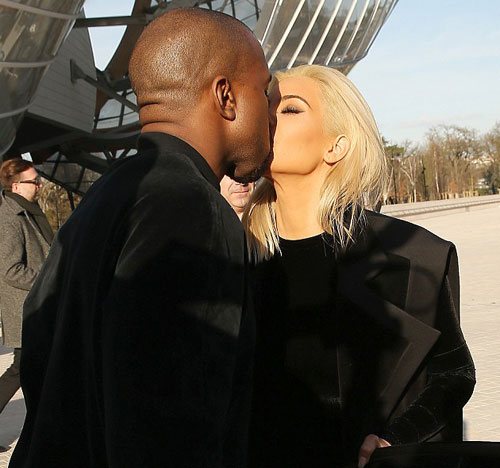 Kim Kardashian, Kim Kardashian tặng quà cho chồng, Kim Kardashian và Kanye West