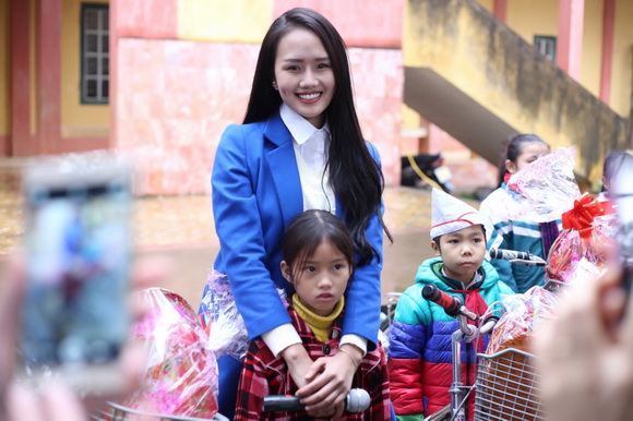 Lâm Thuỳ Anh, Á hậu Lâm Thuỳ Anh, Sao Việt