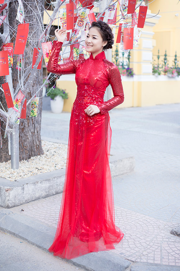 Hoa hậu Nguyễn Thị Huyền, bản sao Nguyễn Thị Huyền, bản sao Hoa hậu Nguyễn Thị Huyền rạng ngời trên phố xuân