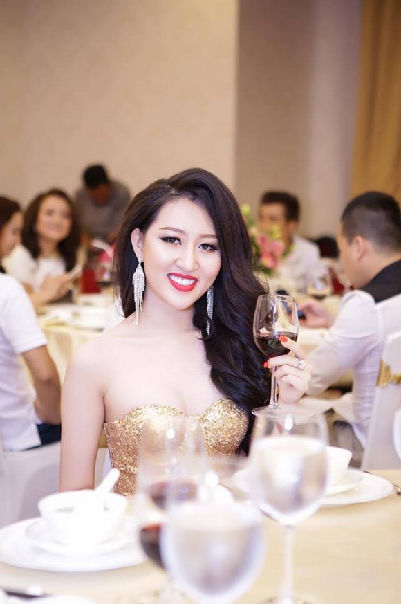 Huỳnh Thúy Anh, Hoa hậu Huỳnh Thúy Anh, Sao Việt