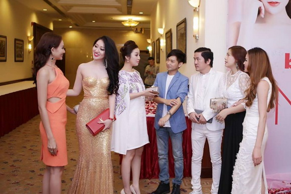 Huỳnh Thúy Anh, Hoa hậu Huỳnh Thúy Anh, Sao Việt