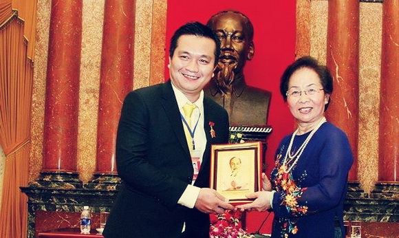 doanh-nhan-202-7-ngoisao 13 Đỗ Hữu Thanh, Doanh nhân Đỗ Hữu Thanh, Công ty May Sư Tử Vàng