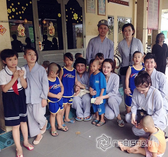 Angela Phương Trinh,Angela Phương Trinh kín đáo,Angela Phương Trinh đi lễ chùa
