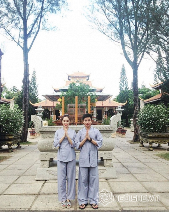 Angela Phương Trinh,Angela Phương Trinh kín đáo,Angela Phương Trinh đi lễ chùa