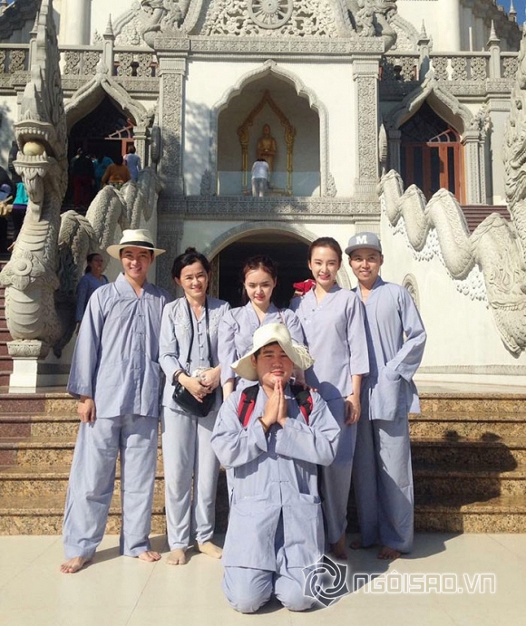 Angela Phương Trinh,Angela Phương Trinh kín đáo,Angela Phương Trinh đi lễ chùa