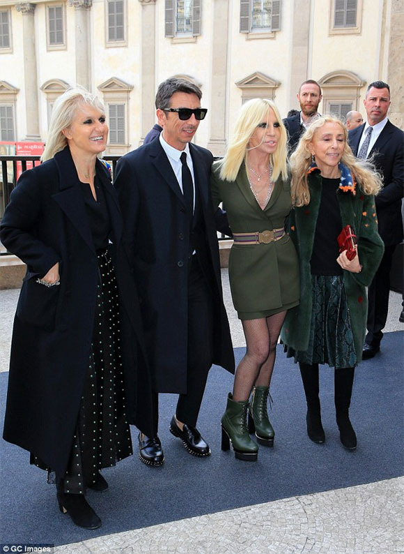 Donatella Versace,Donatella Versace mặt dị dạng,thảm họa thẩm mỹ 