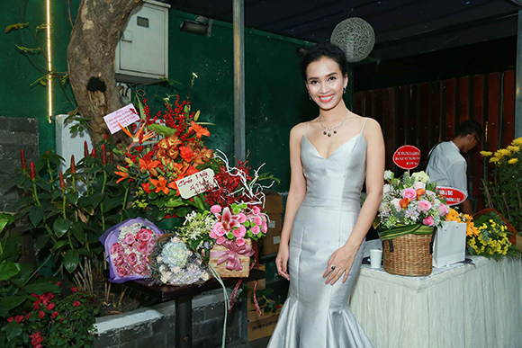 Ái Phương, Ái Phương diện hàng hiệu, MV Tôi thấy hoa vàng trên cỏ xanh