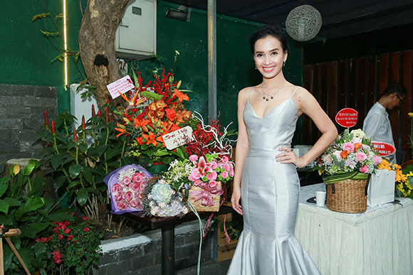 Ái Phương, Ái Phương diện hàng hiệu, MV Tôi thấy hoa vàng trên cỏ xanh