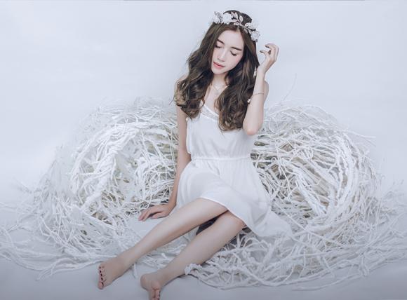 Elly Trần, Elly Trần trong bộ ảnh trắng tinh khôi, Elly Trần quay lại nghệ thuật