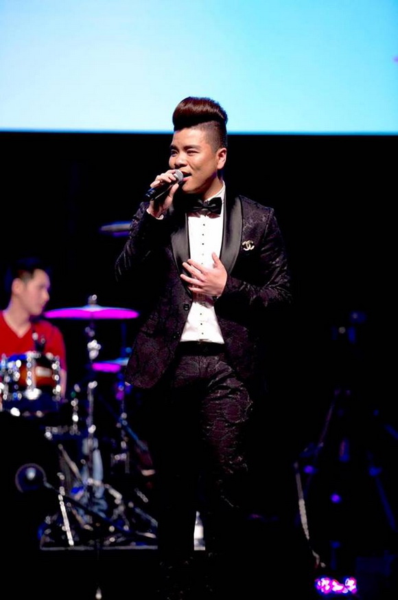 Tân Hy Khánh, Ca sĩ Tân Hy Khánh, Sao Việt