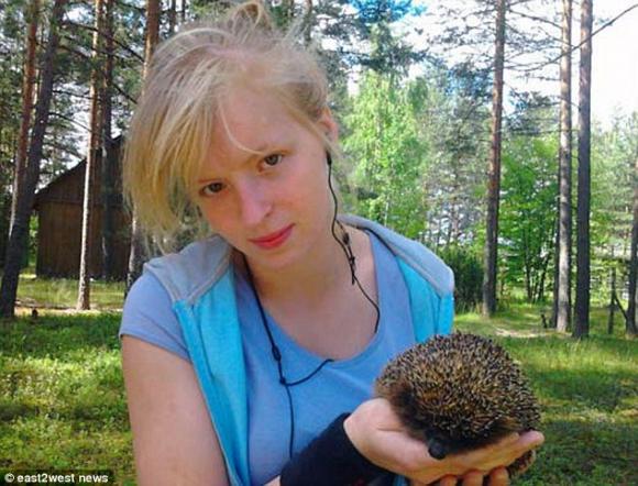 người mẫu Nga, người mẫu Nga bị chị gái giết, người mẫu khoét mắt cắt tai