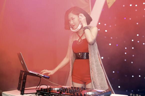 Jolly B, DJ Jolly B, Sao Việt