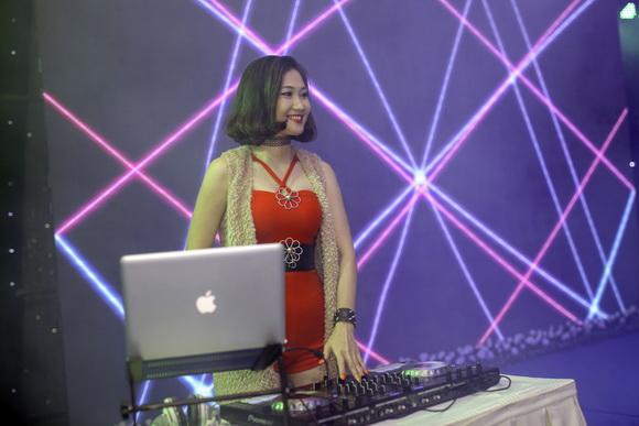 Jolly B, DJ Jolly B, Sao Việt