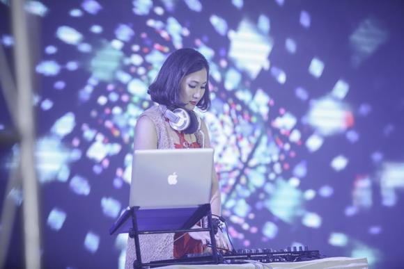 Jolly B, DJ Jolly B, Sao Việt