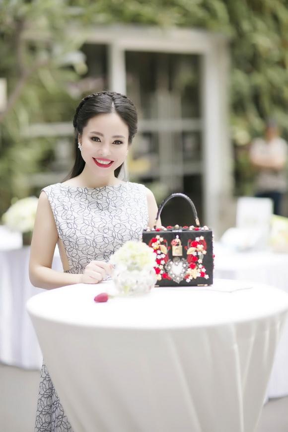 Á hậu Hạ My, Thời trang sao việt, Sao việt