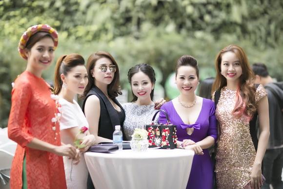 Á hậu Hạ My, Thời trang sao việt, Sao việt