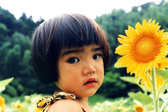 Cô bé bé đáng yêu nhất Nhật Bản, em bé Nhật, má hồng xinh