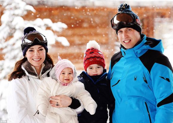 Hoàng tử bé George,Hoàng tử bé George và em gái,Hoàng tử bé George đi du lịch cùng bố mẹ