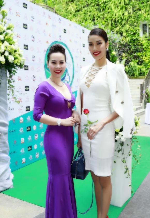 Doanh nhân Kim Chi, Lan Khuê, Sao Việt