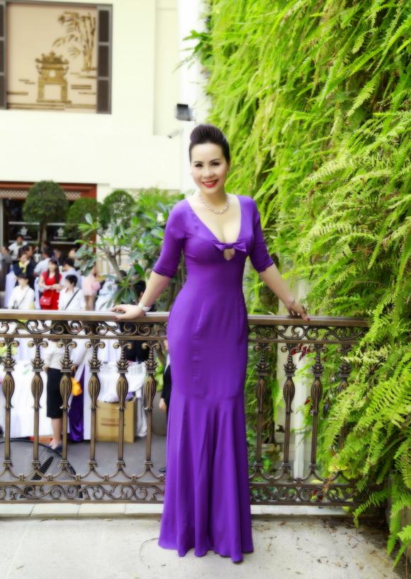 Doanh nhân Kim Chi, Lan Khuê, Sao Việt