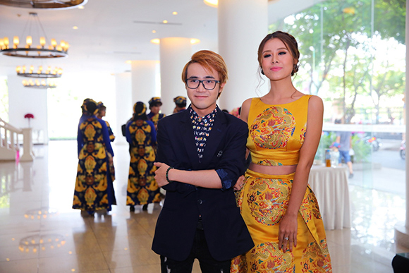 NSƯT Kim Xuân, NSƯT Kim Xuân trẻ trung ở tuổi U70, NSƯT Kim Xuân ngồi ghế nóng