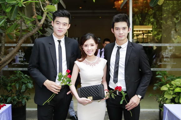 sammy-dung-83-12-ngoisao 0 Sammy Dung, Bầu Hòa, Sao việt