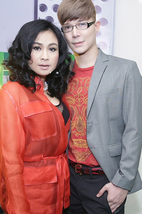 Nathan Lee, Nathan Lee diện hàng hiệu, Nathan Lee đi xem The X-Factor