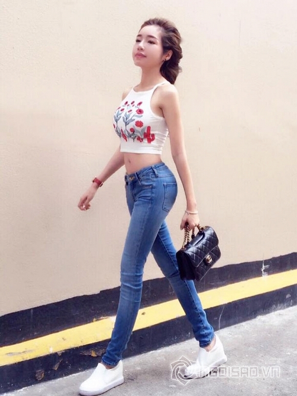 Elly Trần khoe đường cong hoàn hảo,Elly Trần mặc áo crop top,Elly Trần khoe ba vòng mướt mắt