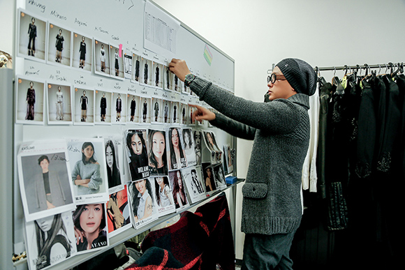 Công Trí, Công Trí làm việc quần quật, Công Trí chuẩn bị cho Tokyo Fashion Week