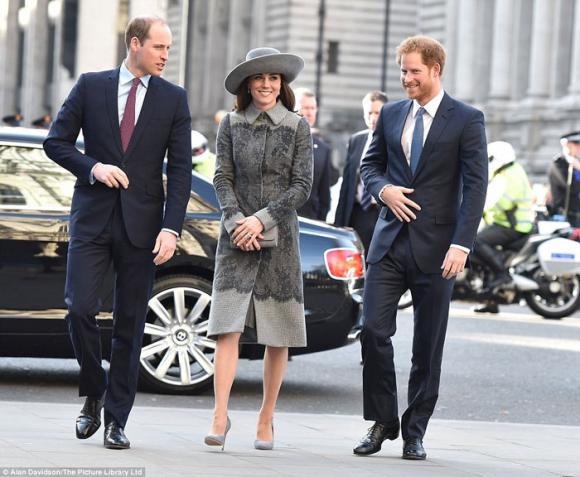 Công nương Kate xinh đẹp quý phái,Công nương Kate sánh đôi bên 2 Hoàng tử,Công nương Kate luôn rạng rỡ