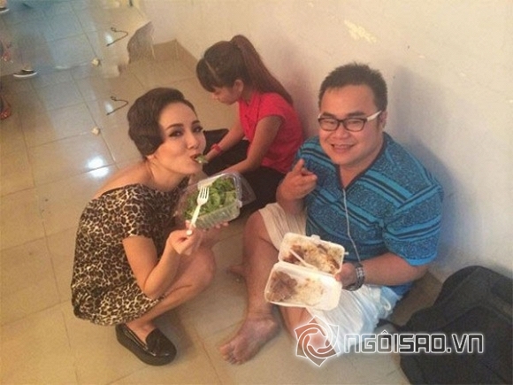 sao việt, dáng ngồi ăn của sao việt, tư thế ngồi của sao việt
