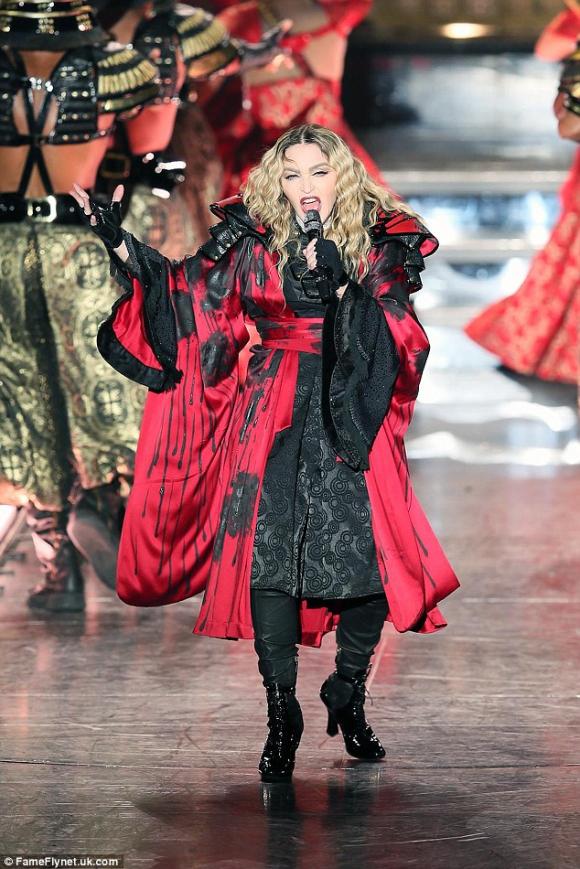  Madonna,  Madonna quấy rối fan nữ, Nữ hoàng nhạc pop Madonna