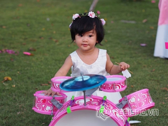 Phan Thị Lý mở tiệc sinh nhật cho con gái,con gái Phan Thị Lý,tiệc sinh nhật hồng của con gái Phan Thị Lý
