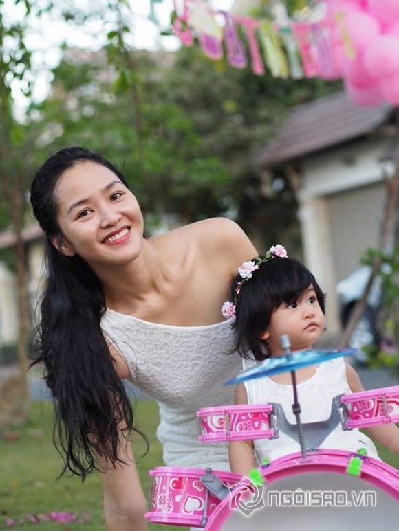Phan Thị Lý mở tiệc sinh nhật cho con gái,con gái Phan Thị Lý,tiệc sinh nhật hồng của con gái Phan Thị Lý