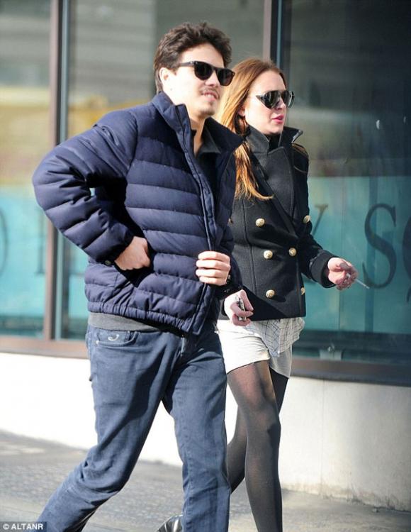 gái hư Lindsay Lohan đi dạo cùng bồ trẻ,gái hư Lindsay Lohan hẹn hò thiếu gia,bạn trai người Nga của gái hư Lindsay Lohan