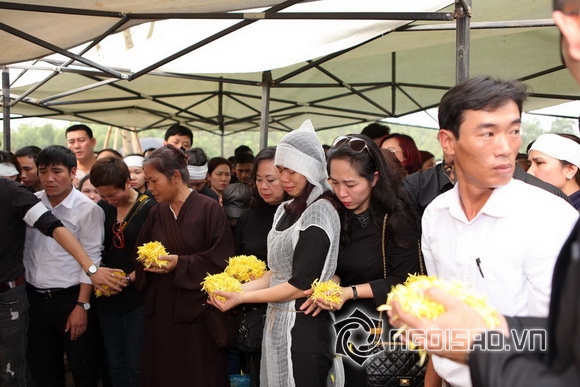 lễ an táng Trần Lập,hình ảnh lễ an táng Trần lập,vợ con trong lễ an táng Trần Lập