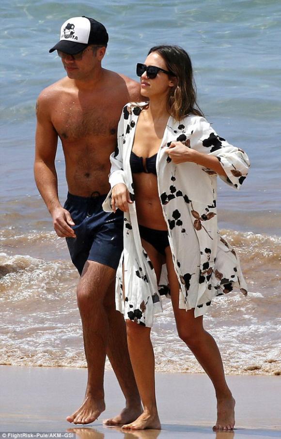 thiên thần bóng tối Jessica Alba diện bikini,thiên thần bóng tối Jessica Alba tình tứ bên chồng,thiên thần bóng tối Jessica Alba nóng bỏng