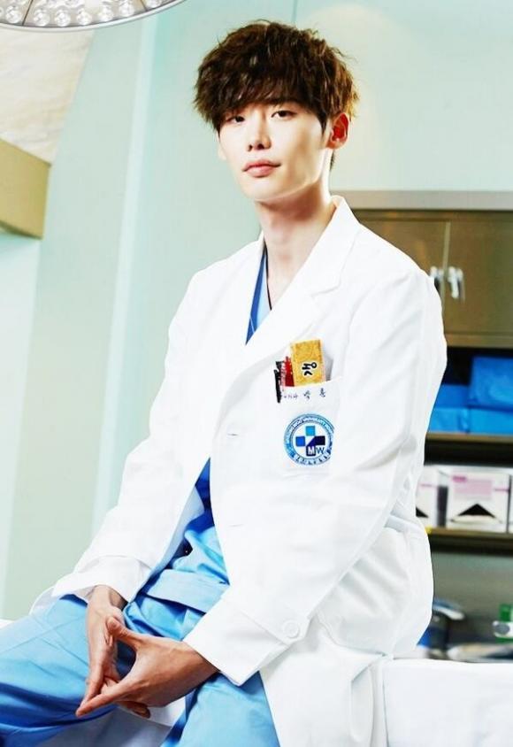 nam thần Hàn Quốc, mỹ nam hàn quốc, nam thần Hàn Quốc đẹp trai, nam thần Hàn Quốc mặc áo bác sĩ