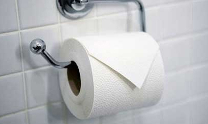 giấy vệ sinh, đặt giấy vệ sinh lên bồn cầu, bệnh tật