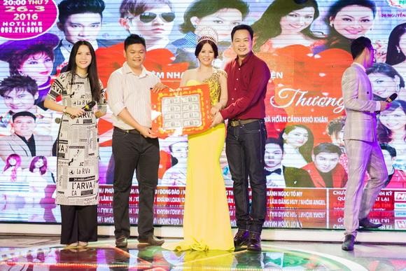 Vivian Văn, Hoa hậu Khả ái Vivian Văn, Sao Việt