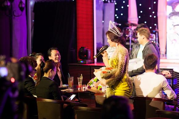 Vivian Văn, Hoa hậu Khả ái Vivian Văn, Sao Việt