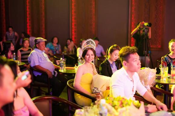 Vivian Văn, Hoa hậu Khả ái Vivian Văn, Sao Việt