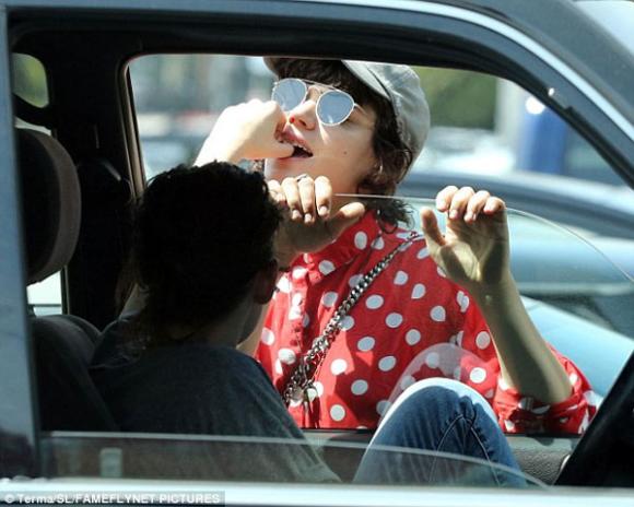 Kristen Stewart tình tứ với bạn gái,Kristen Stewart khiến fans phát ngán,Kristen Stewart yêu đồng tính