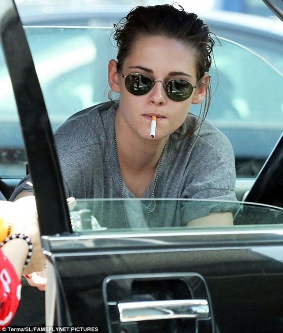 Kristen Stewart tình tứ với bạn gái,Kristen Stewart khiến fans phát ngán,Kristen Stewart yêu đồng tính