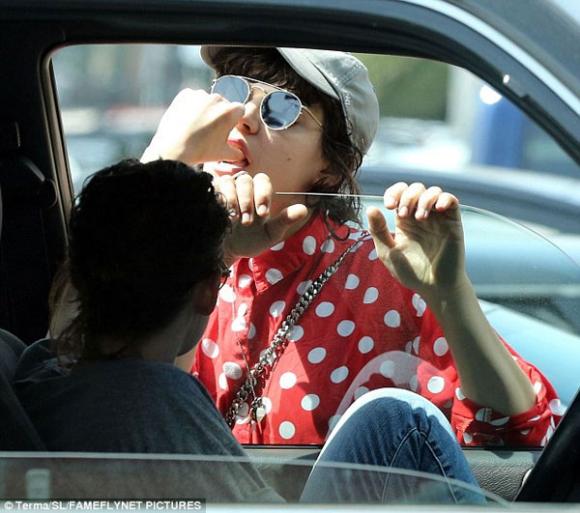 Kristen Stewart tình tứ với bạn gái,Kristen Stewart khiến fans phát ngán,Kristen Stewart yêu đồng tính
