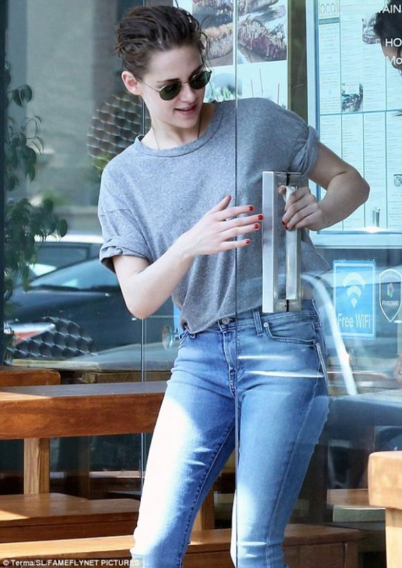 Kristen Stewart tình tứ với bạn gái,Kristen Stewart khiến fans phát ngán,Kristen Stewart yêu đồng tính