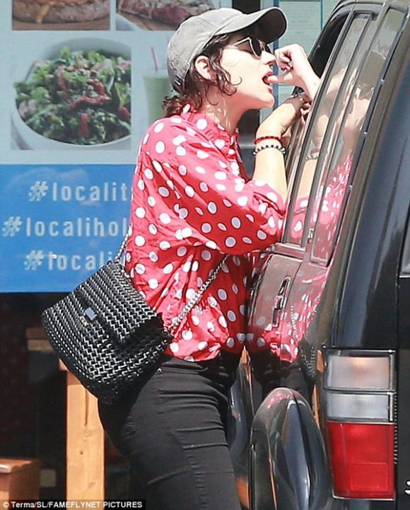 Kristen Stewart tình tứ với bạn gái,Kristen Stewart khiến fans phát ngán,Kristen Stewart yêu đồng tính