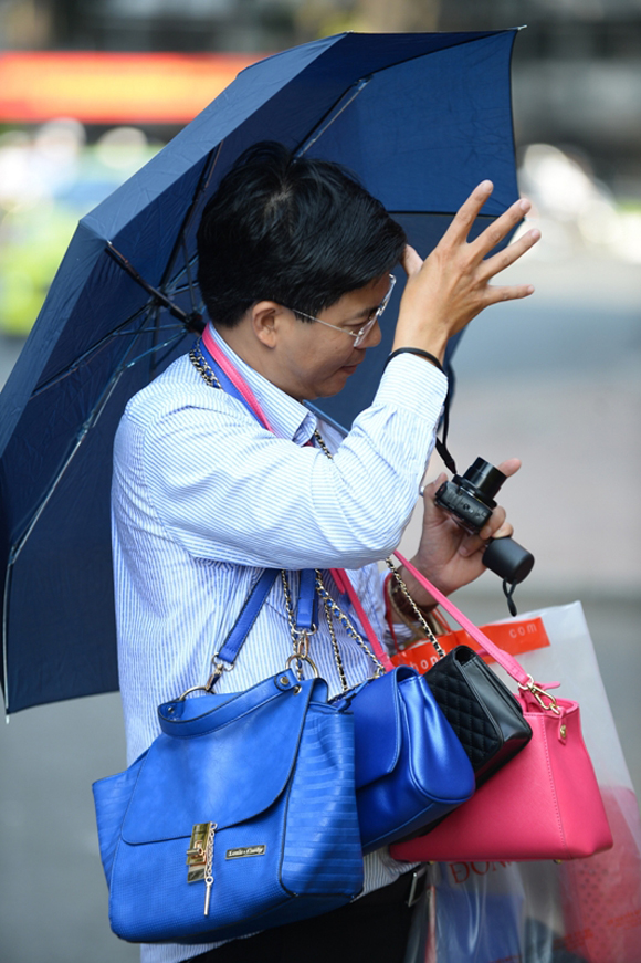 khoanh-khac-yeu-thuong-313-5-ngoisao 5 Khoảnh khắc yêu thương giữa đời thường, Bộ ảnh cảm động, Bộ ảnh ấn tượng