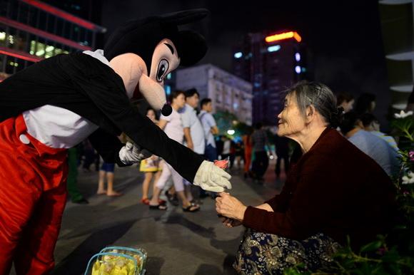 khoanh-khac-yeu-thuong-313-6-ngoisao 4 Khoảnh khắc yêu thương giữa đời thường, Bộ ảnh cảm động, Bộ ảnh ấn tượng