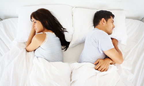 phong bì tiền, chồng giấu tiền, giấu tiền